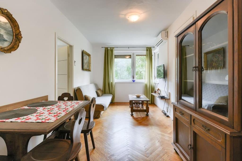 Apartman Legacy Appartement *